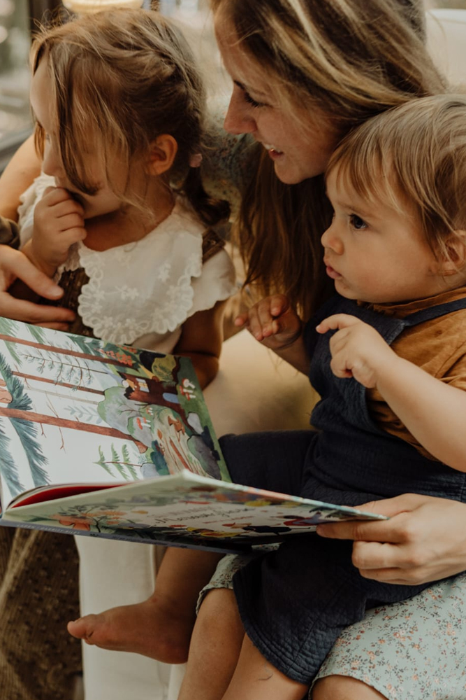 Accoglienza con lettura nel bosco a Manta Cuneo